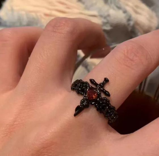 禁忌之恋反派枪黑戒指女暗黑系小众高级感指环甜酷辣妹风开口戒指玫瑰十字架