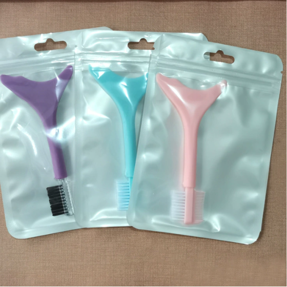 跨境多功能眼线辅助器带睫毛刷眉梳画眼影口红挡板硅胶美妆工具单独白色袋子包装